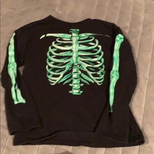 Glow in the dark skeleton shirt for Halloween